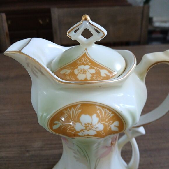 Reproduction RS Prussia Porcelain Chocolate Pot Teapot w/ Floral Decoration - Picture 2 of 12